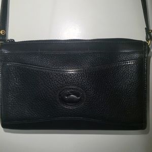 🍁🌻🍁🌻🍁Classic Dooney And Bourke crossbody Black